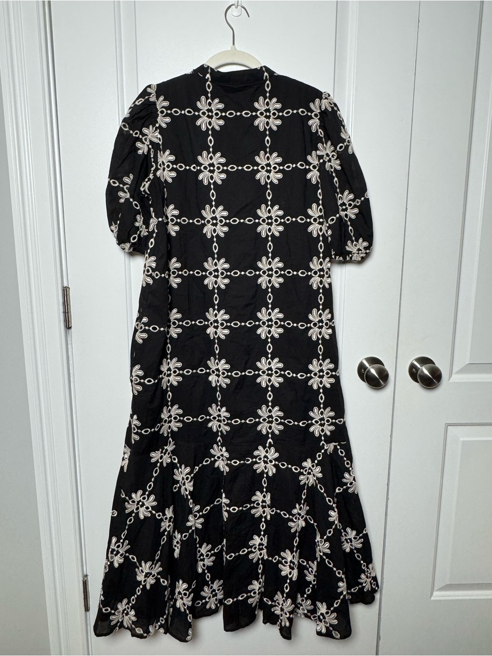 Tuckernuck Lewis Black Cream Eyelet Embroidered Puff Sleeve Midi Dress M - Picture 6 of 8
